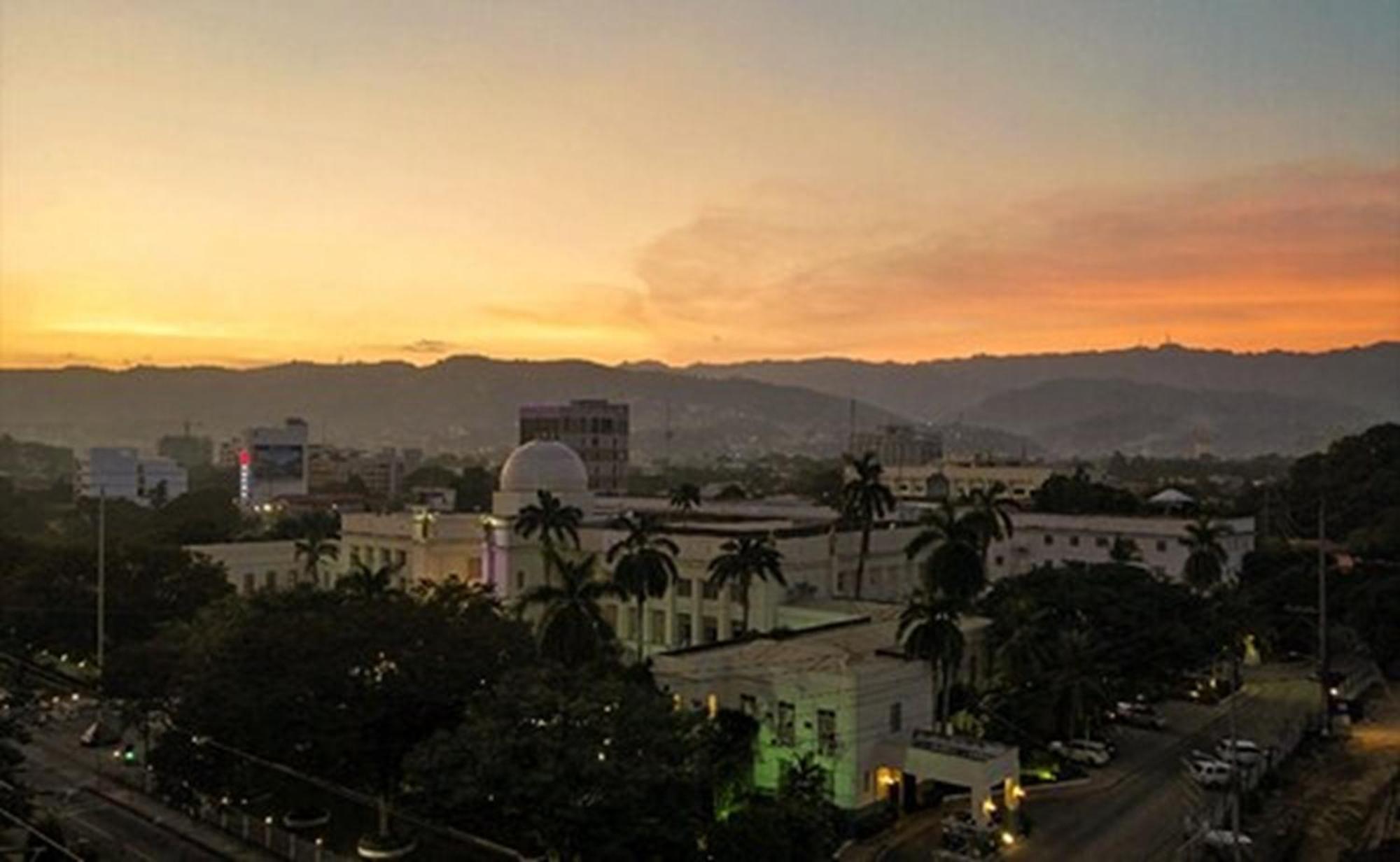 Cebu Capitol Central Hotel & Suites Powered By Cocotel Exteriör bild